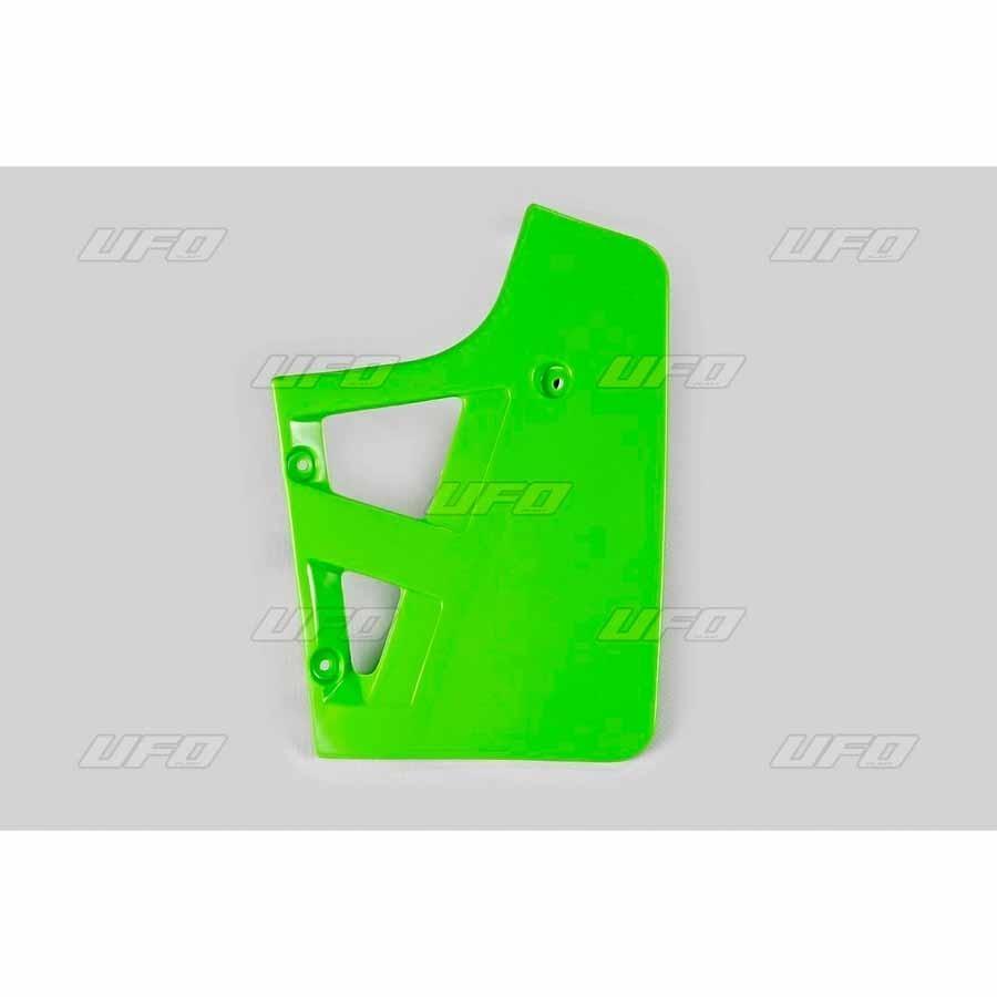 PLÁSTICOS LATERALES DE RADIADOR UFO KAWASAKI VERDE KA02702-026   47139