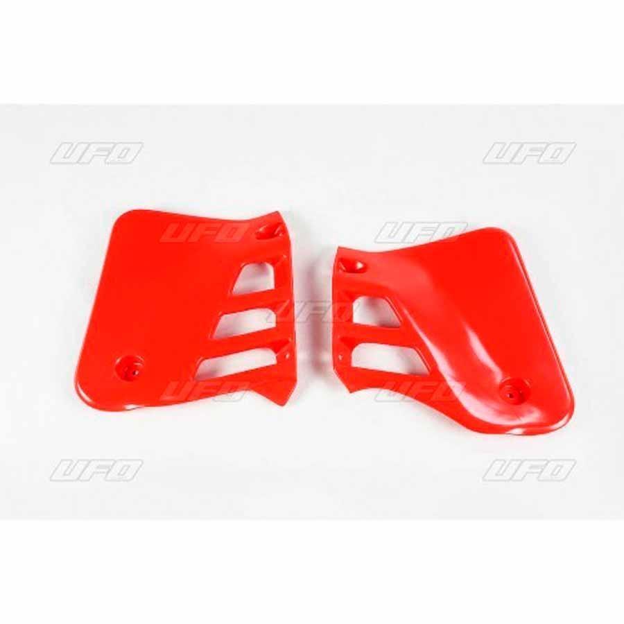 PLÁSTICOS LATERALES DE RADIADOR UFO HONDA ROJO HO02610-067   65765
