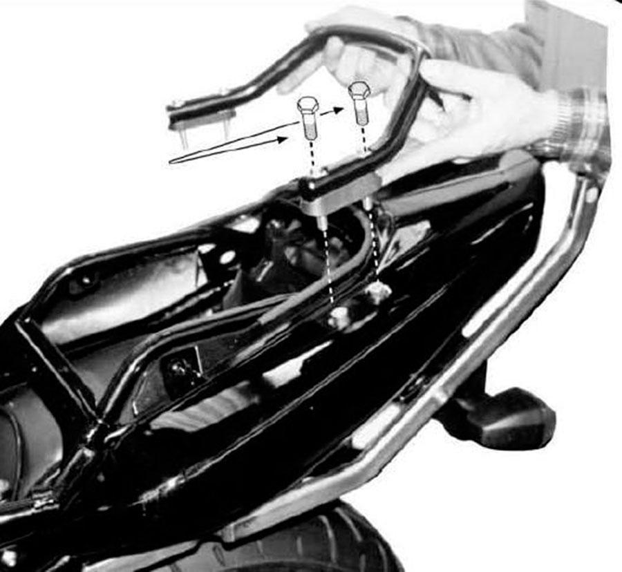 SOPORTE MALETA TRASERA MONORACK GIVI P/M3-MM YAMAHA.FAZER.FZS.600.98 03     340F