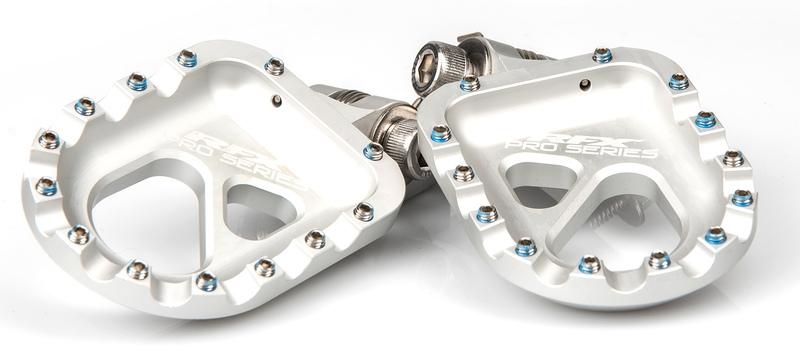 ESTRIBERAS DE ALUMINIO CNC PARA TRIAL RFX PRO (PLATA) UNIVERSAL - GAS GAS/BETA/SHERCO/MONTESA 1110593004 FXFR9020099SV